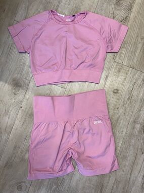 LOT : AYBL Mauve-Pink Short Sleeve Crop Top & High-Waist Shorts Set